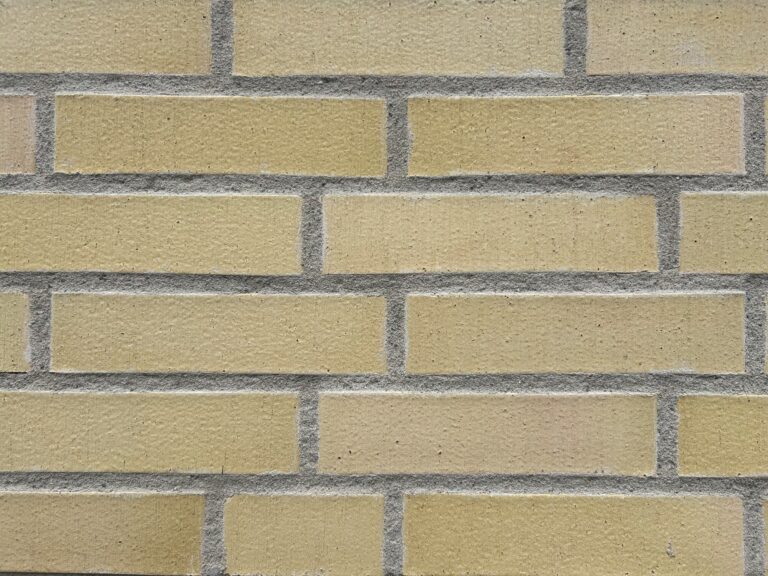 Image of Gul Borstad håltegel