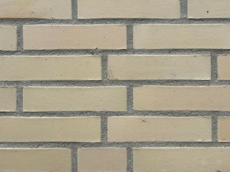 Image of Gul Slät håltegel