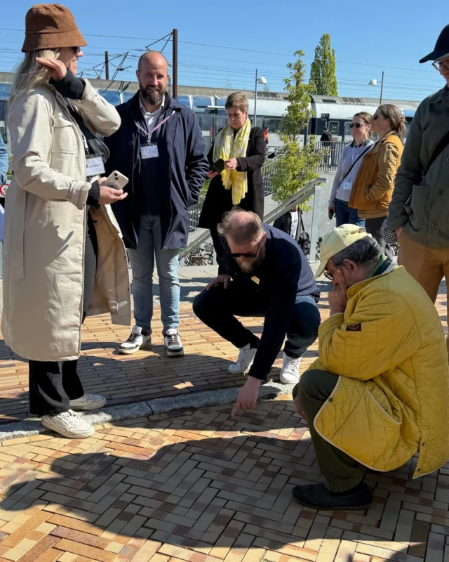 Tack för en fantastisk Marktegelsafari i Köpenhamn ☀️

Igår samlade vi ett inspirerat gäng för vår Marktegelsafari, och vilken dag det blev!
Vi vill rikta ett stort tack till alla deltagare – för ert engagemang, nyfikenhet och härliga sällskap.
Köpenhamn visade sig verkligen från sin bästa sida och vi fick tillsammans uppleva inspirerande miljöer, intressanta marktegel-lösningar och goda samtal om material, form och framtidens stadsrum.

Tack för att ni var med och gjorde dagen så lyckad och tack till @steffensten ! 🙌

📸 Har du bilder från safarin? Dela gärna och tagga oss – vi vill gärna återuppleva dagen tillsammans!

#ByggHållbart #ByggFörFramtiden #HållbarArkitektur  #Marktegel #Återbrukattegel #Skärmtegel #Glädje #Engagemang #Nyfikenhet #Steffensten #Marktegel #Tegelmäster #Inspiration #Köpenhamn #Landskapsarkitektur #Markarkitektur